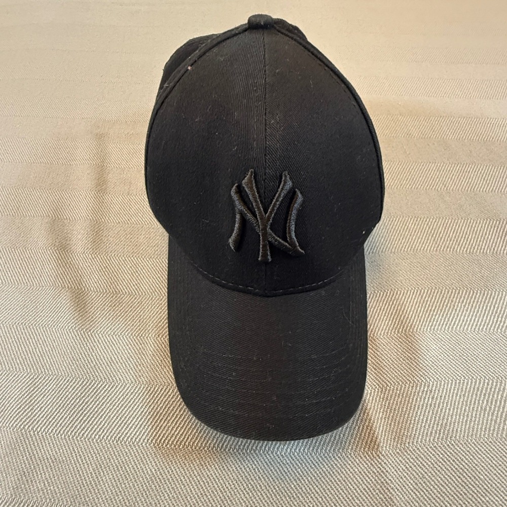 New York Yankees MLB Baseball Cap Black Tonal Embroidered Strapback Hat